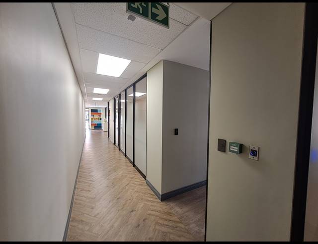 174M² OFFICE TO LET IN DUNKELD WEST